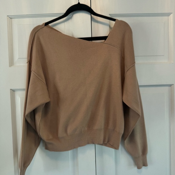 Line and Dot Camel Sweater Size Medium - Picture 1 of 4